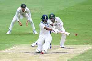 3rd Test: Rahul's half-century leads India to 167/6 at lunch on Day 4