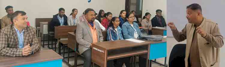 Sunit Mukherjee motivates media students to enrich their vocabulary