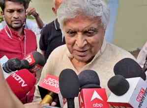 Javed Akhtar says he considers himself very lucky to have worked with Shyam Benegal