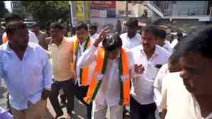 BJP MLA Munirathana faces egg attack in Bengaluru, blames Dy CM Shivakumar