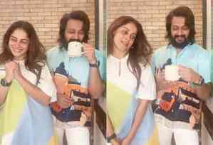 Genelia- Riteish Deshmukh enjoy ‘Christmas ki Chai’ in unique way