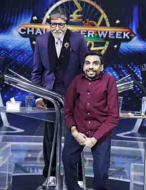 Amitabh Bachchan gifts a contestant his personal perfume on ‘KBC 16’