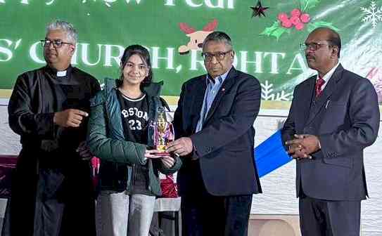 Social Worker Rajesh Jain honors the winners at Xmas festival