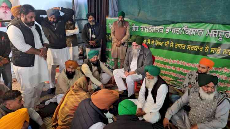 Punjab Vidhan Sabha Speaker Kultar Singh Sandhwan Meets Farmer Leader Jagjit Singh Dallewal, Extends Full Support to Farmers’ Struggle