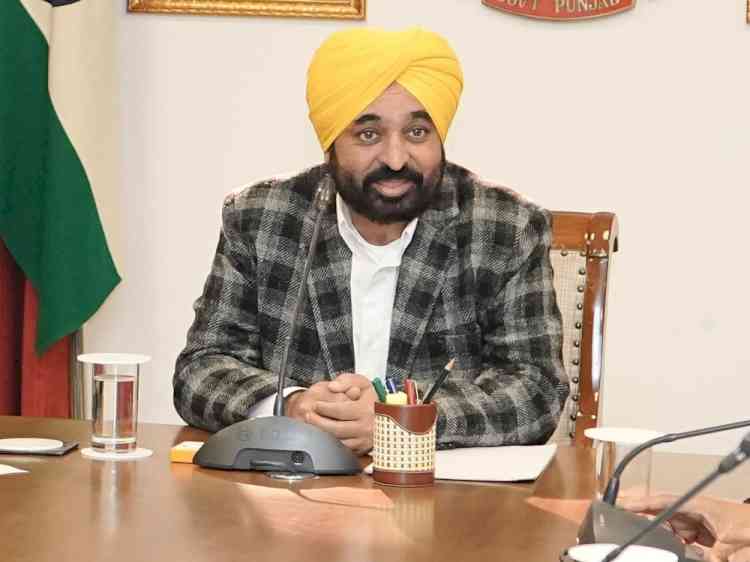 CM mourns death of commuters in a road mishap near Bathinda 