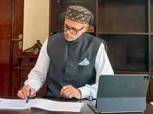 After snowfall, CM Omar Abdullah monitors restoration process in Kashmir