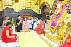 Sonu Sood seeks blessings at Shirdi ahead of ‘Fateh’ release