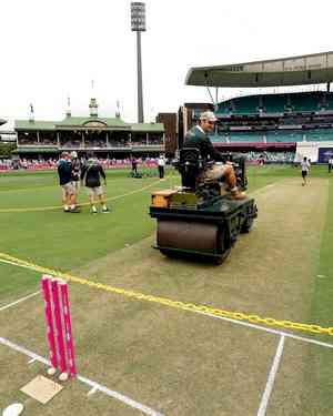 No former Indian player has complained of grass on SCG pitch, says Gavaskar