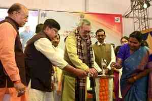 Giriraj throws open Rs 76 cr campus of Indian Institute of Handloom Technology at Fulia in Bengal