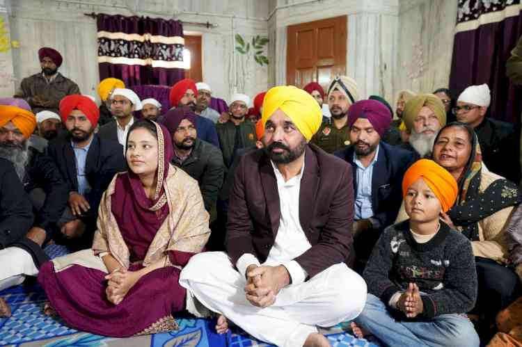 CM pays obeisance at Gurudwara Bhatha Sahib; Greets people on Parkash Purab of Sri Guru Gobind Singh 