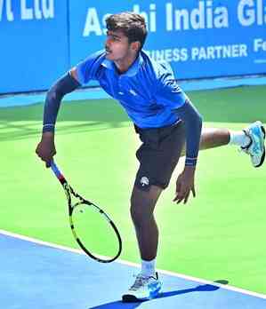 ITF J300: Arnav Paparkar fights his way into QF; Senthil, Maaya cruise into last eight