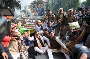 Protest outside Kejriwal's house: AAP, BJP cross swords over Purvanchali voters