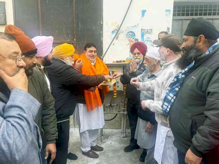 MLA Prashar inaugurates newly installed tubewell in Dhoka Mohalla 