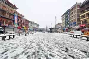 At minus 5.1 degrees, J&K's Srinagar city freezes