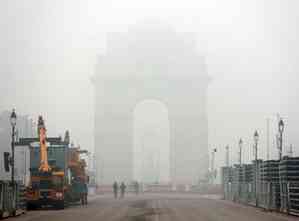 Delhi's air quality in 'poor' category; cold wave, dense fog persists