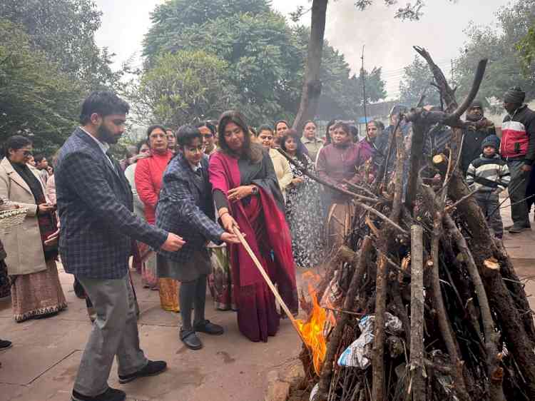 Sanskriti KMV School reverberates with joyful Lohri Celebrations