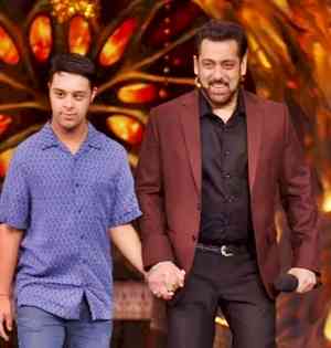 Salman Khan invites specially abled kid to host ‘Bigg Boss 17’