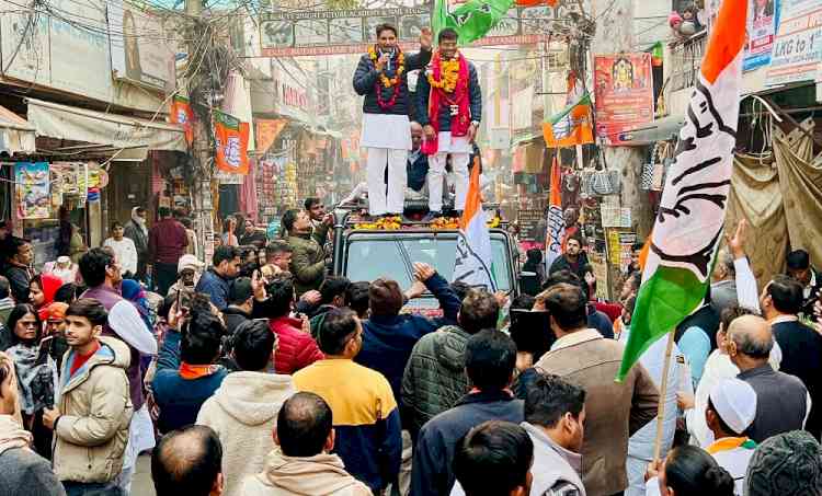 सांसद दीपेंद्र हुड्डा ने रिठाला विधानसभा से कांग्रेस प्रत्याशी सुशांत मिश्रा के पक्ष में किया चुनाव प्रचार