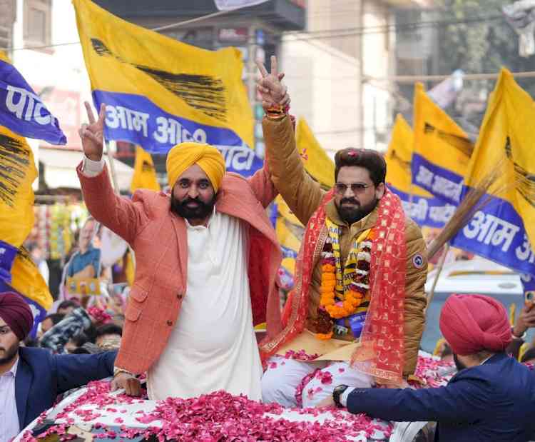 Punjab CM Bhagwant Mann Leads Mega Roadshow for Patel Nagar AAP Candidate Pravesh Ratan