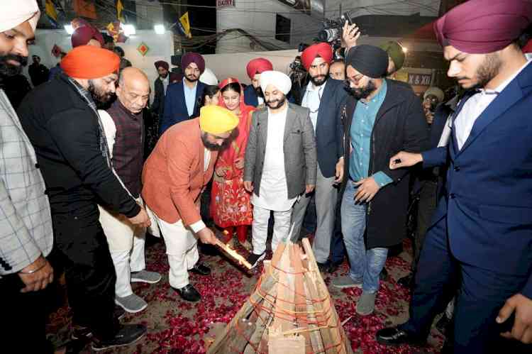 Chief Minister Bhagwant Mann Campaigns for AAP Candidate Jarnail Singh in Tilak Nagar, Participates in Lohri Celebration