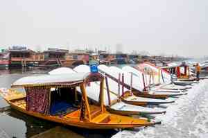 Minimum temperature rises above freezing point in J&K's Srinagar