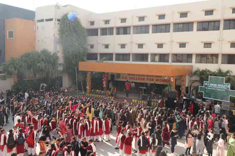 Melodic waves sweep through PCM S.D. College for Women