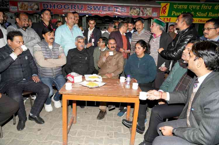 Chief Minister sips tea at Dhagaru Sweet Shop, Interacts with locals at Kachhari Chowk