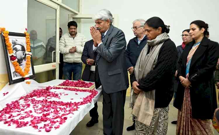 भारतीय इतिहास में एक प्रेरणा के रूप में जीवित हैं नेताजीः कुलपति प्रो. राजबीर सिंह