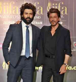 Shah Rukh Khan imparts lessons in Rajasthani language to Kartik Aaryan