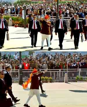 PM Modi breaks protocol, walks down Kartavya Path to greet people