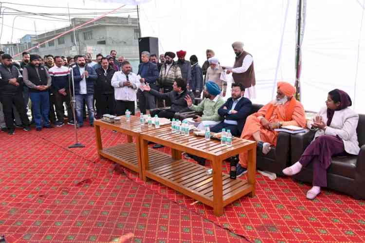 'Project to rejuvenate Buddha Dariya' : Local Bodies minister Dr Ravjot Singh and Rajya Sabha MP Seechewal meets dairy farmers for unanimous solution of cow dung