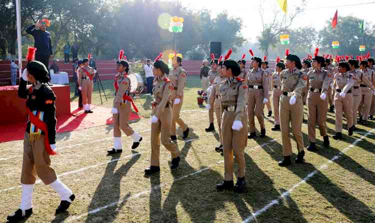 गुजवि में कुलपति प्रो. नरसी राम बिश्नोई ने किया ध्वजारोहण