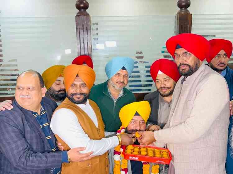 Amritsar's 'AAP' Mayor Jatinder Bhatia Takes Charge, Minister Kuldeep Dhaliwal Attends Ceremony