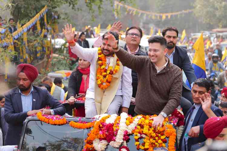 MP Raghav Chadha Gets Grand Welcome in Rajendra Nagar, Gets Emotional, Calls His Birthplace and Workplace, Seeks Blessings for AAP’s Victory