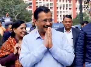 Kejriwal casts his vote, urges Delhi voters to choose development