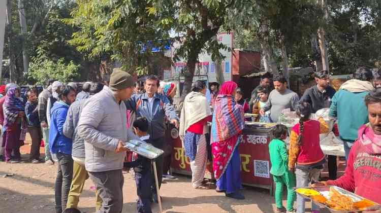 समाजसेवी विवेक कौशिक की तीसरी पुण्यतिथि पर लगाया भंडारा