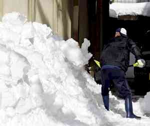 Heavy snow continues across Japan