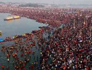 Saints, Kalpvasis and devotees take holy dip on Magh Purnima, hail Maha Kumbh arrangements 