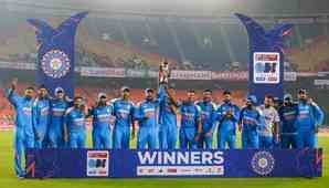 3rd ODI: Gill’s ton, all-round bowling show help India sweep England 3-0 (ld)