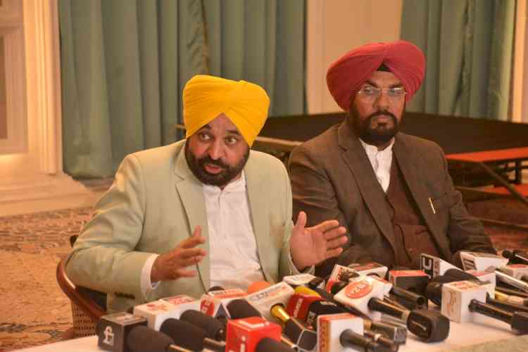 CM vehemently opposes move of GOI to again land plane carrying deported Indians at Amritsar 