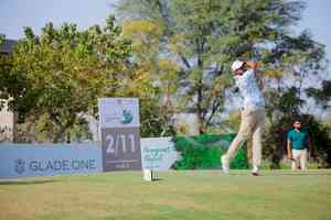 Gujarat Open golf: Yuvraj Sandhu holds on to the lead in round three