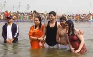 Assam CM, family take holy dip at Sangam