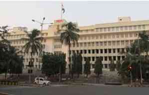 Maharashtra govt transfers 7 bureaucrats