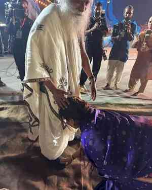 Mouni Roy experiences a moment of awakening as she touches the feet of Sadhguru