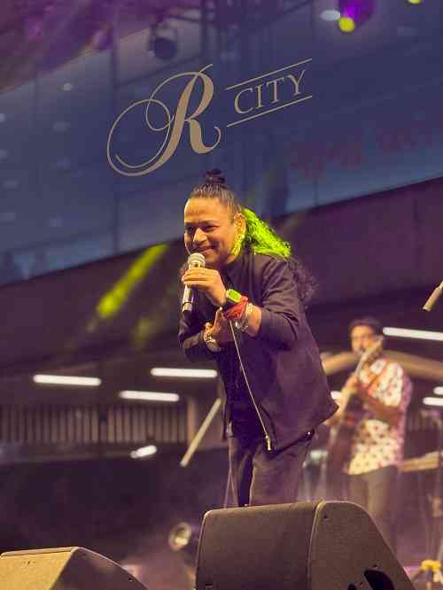 A Night to Remember: R City Mall Hosts a Spectacular Live Concert with Muktika Ganguly & Kailash Kher!