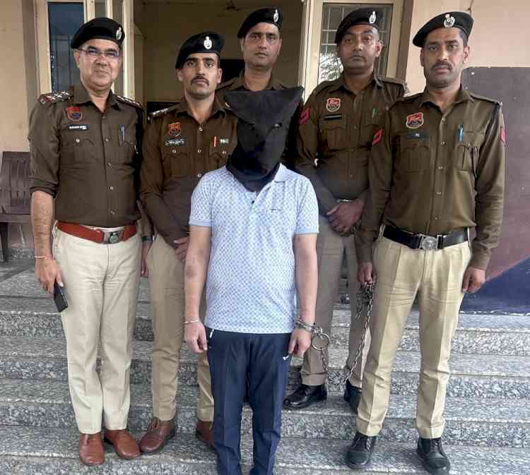 हिमानी नरवाल हत्याकांड: पुलिस ने 48 घंटे के अंदर-अंदर हत्या की वारदात हल कर आरोपी गिरफ्तार किया। 