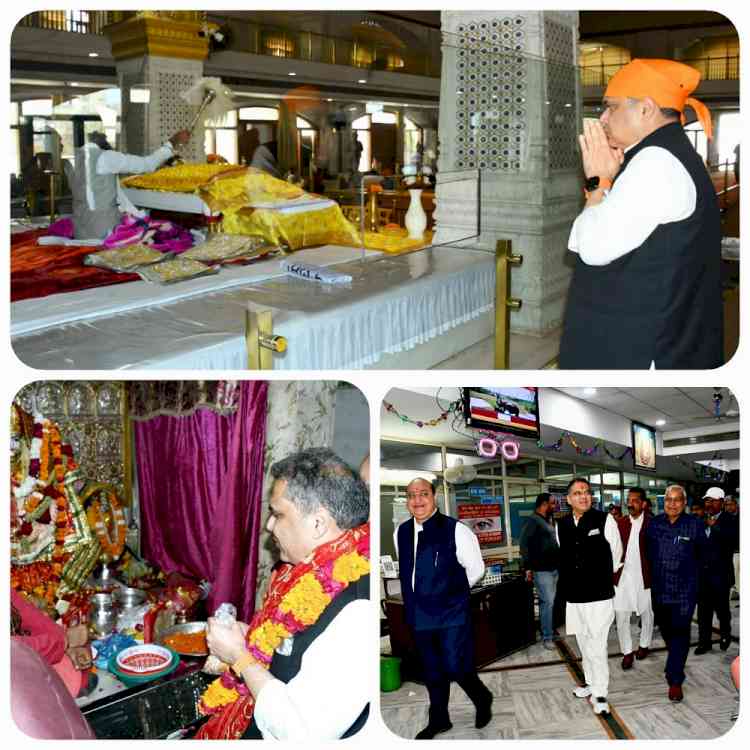 MP Arora pays obeisance at Shree Durga Mata Mandir and Gurdwara Dukh Niwaran Sahib