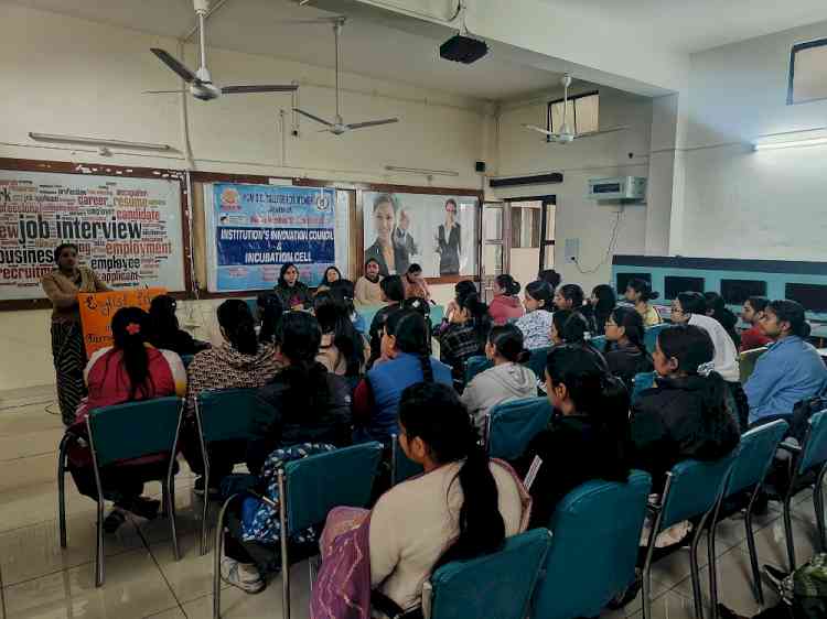 PCM S.D. College for Women Organizes an Insightful Session on ‘Turning Writing Skills into a Business’