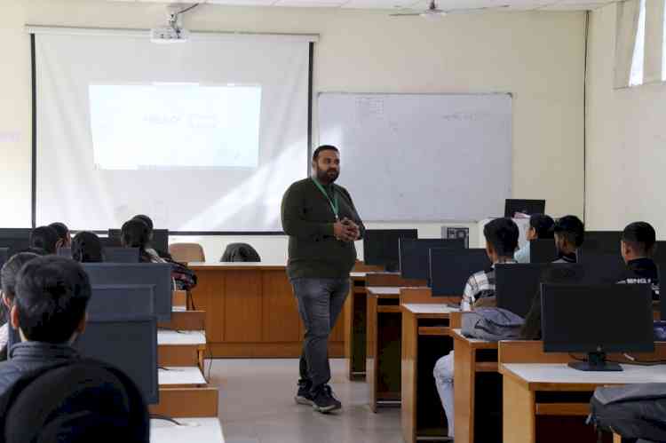 PG Department of Computer Science and IT at Lyallpur Khalsa College organises Interactive Seminar on ‘Web Development Technologies’