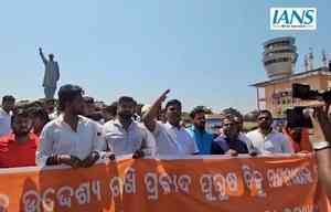 BJD workers damaged Biju Patnaik’s statue, claims BJP